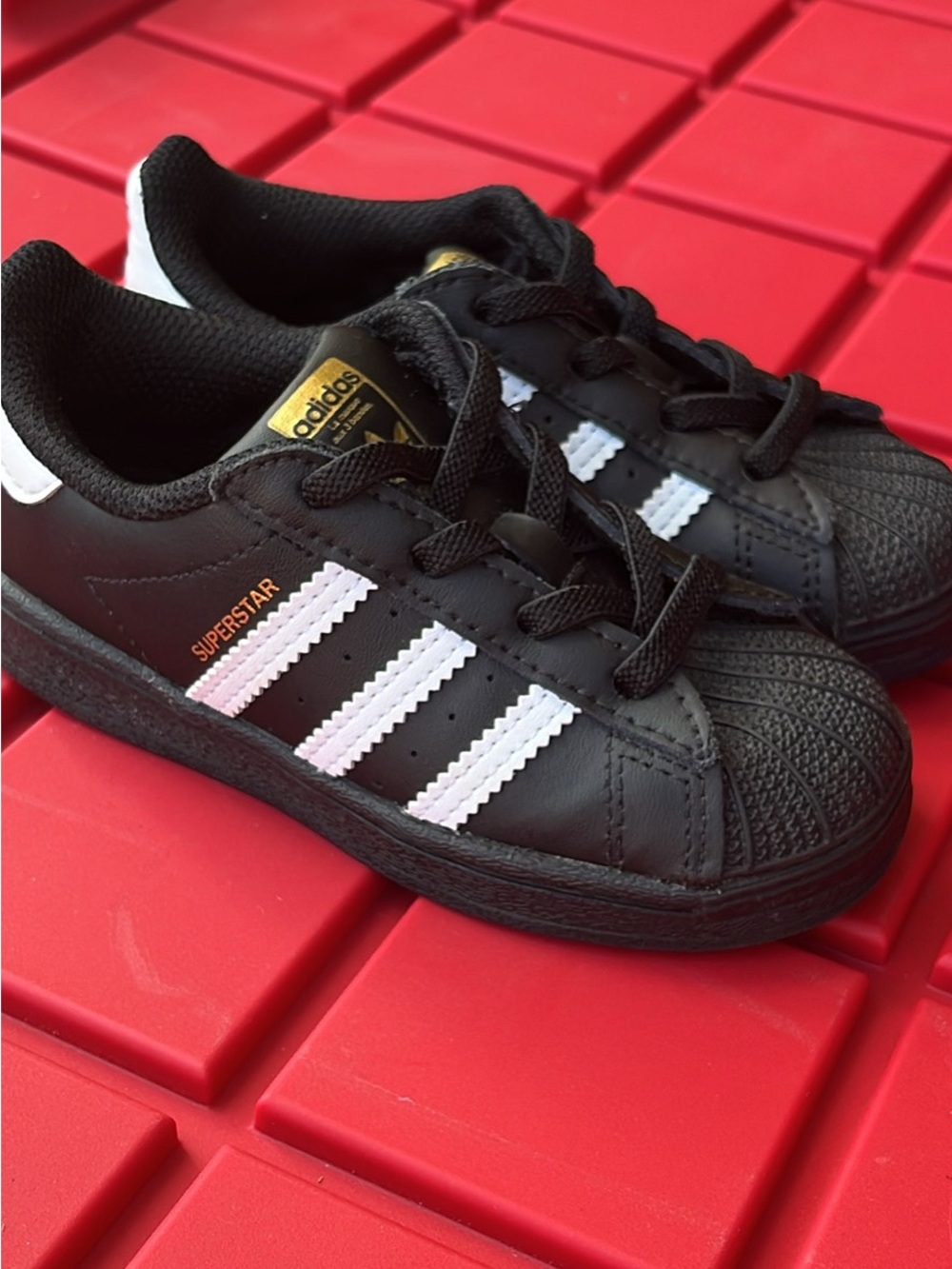 adidas toddler  Superstar Sneakers - Black with White Stripes size 8K
